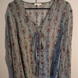 Maurices size 2 cute very light shirt